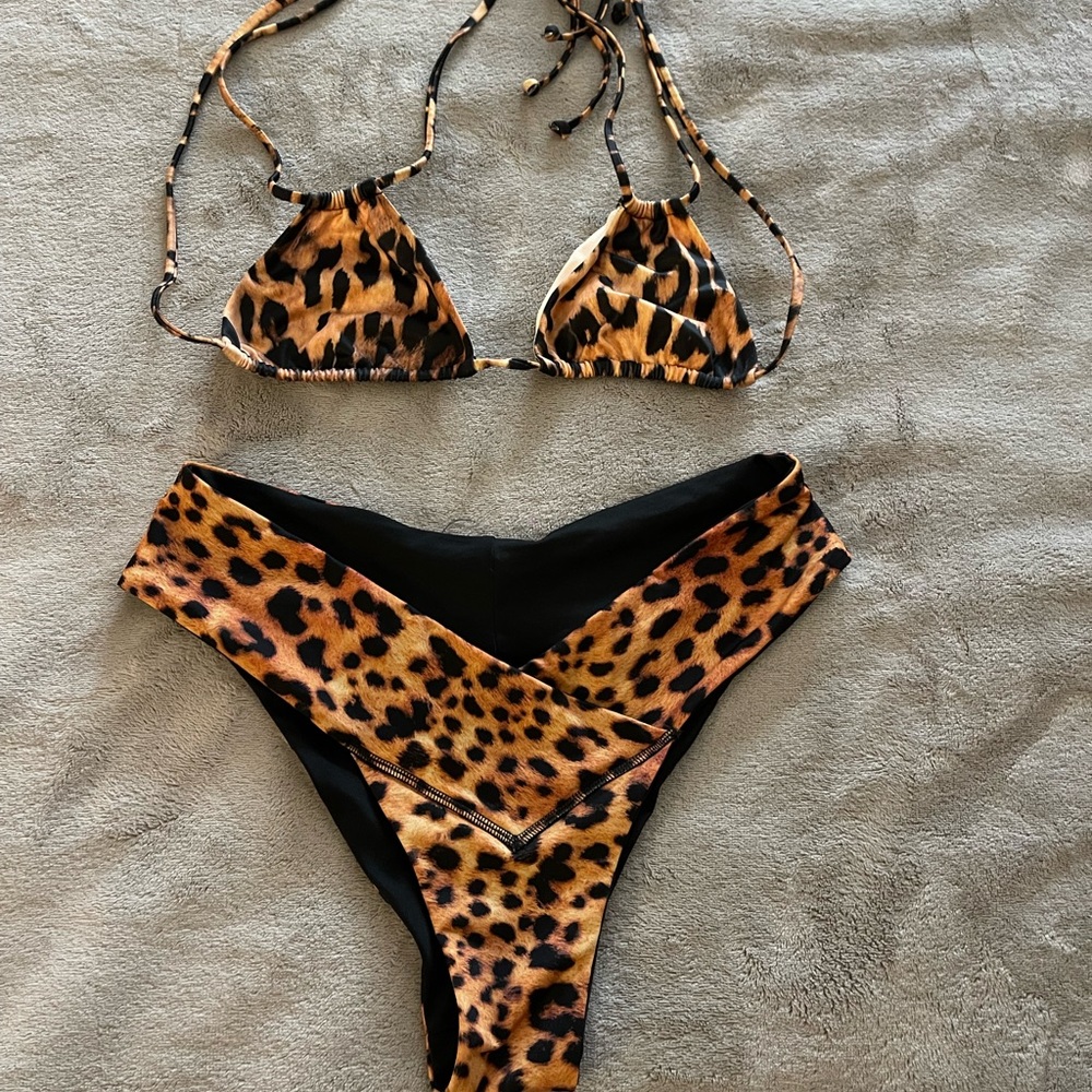 NWOT perfect cheetah print bikini, reversible bottoms